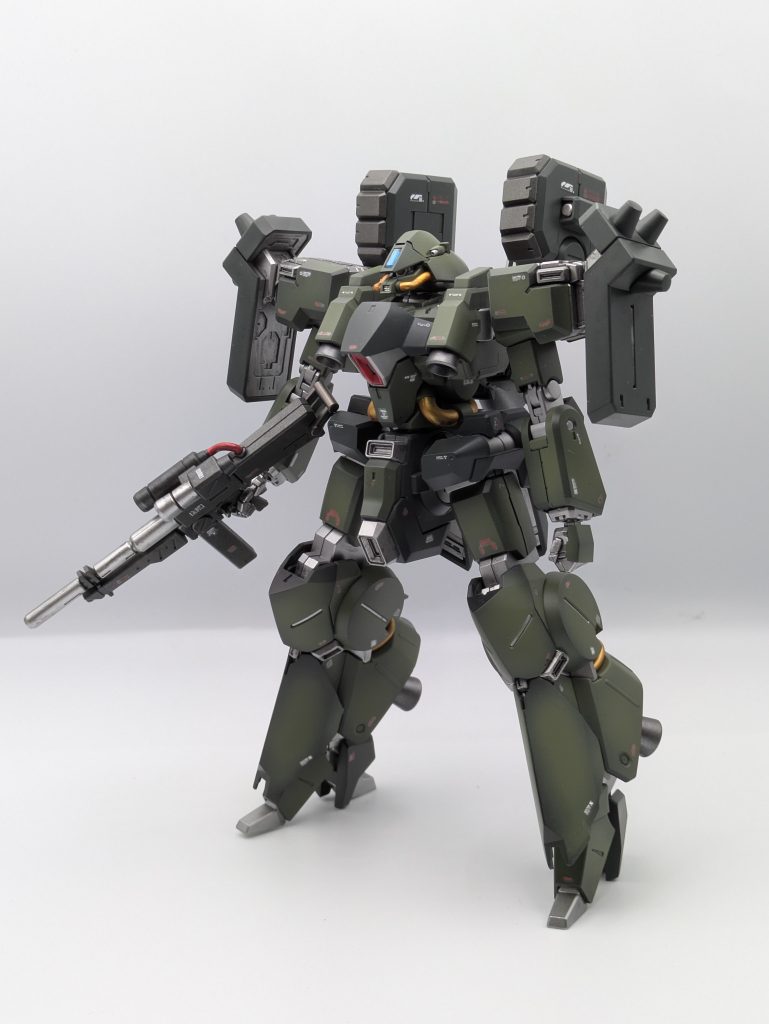 今回も黒残し塗装に挑戦しつつ、配色を自己解釈によせてつつ、なるべく主張を抑えたデカールデコレーションを目指しました。