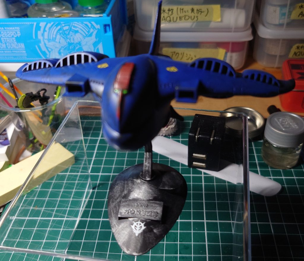 旧キットのガウ攻撃空母とチョコサプのシャアザクを使ってあの名シーン「ガルマ　散る！」を再現！！　小品ながら、やりきった感があります