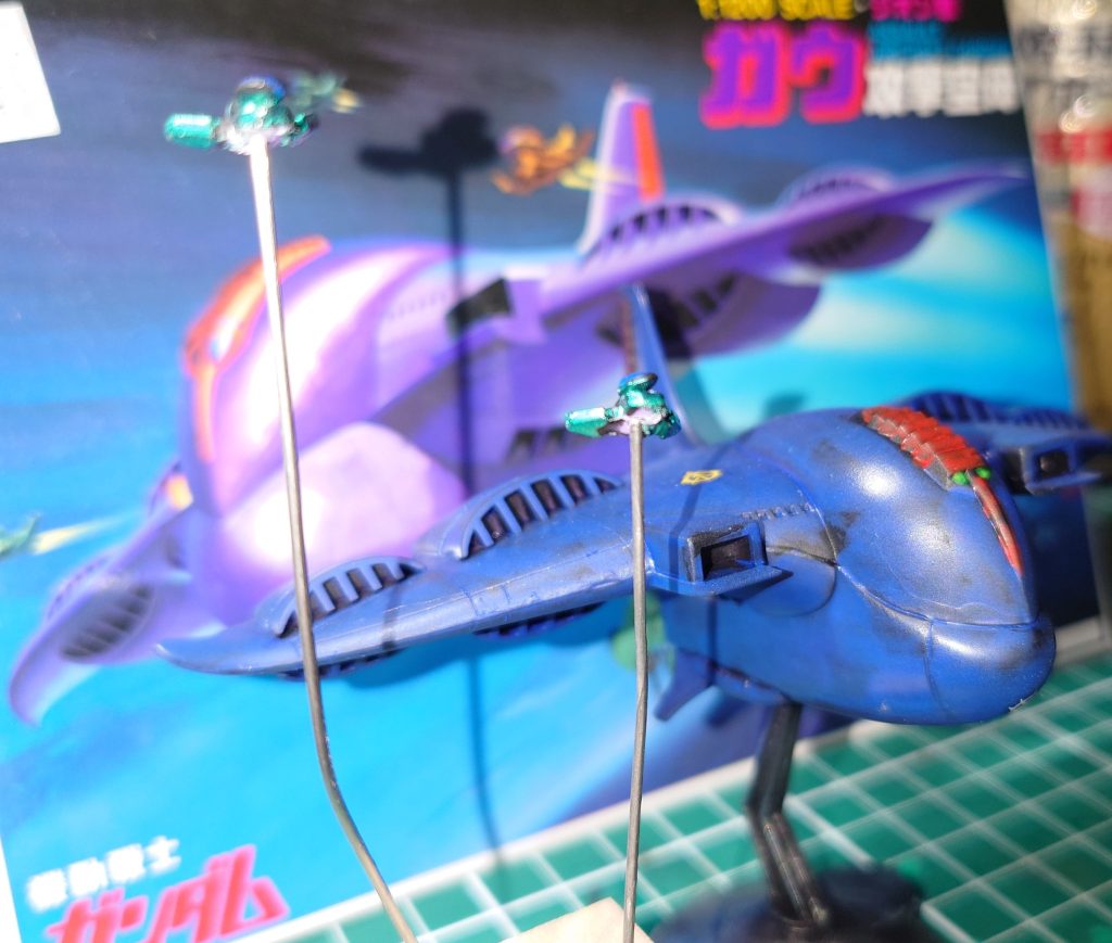 苦戦したのがドップ パーツは二つですが、パイロット部分と本体、くっつけるのにまず苦労… 本体はメタリックグリーン、パイロット部分はブルー この塗装に正解はあるのか? 有識者の意見を求めます!!!!!