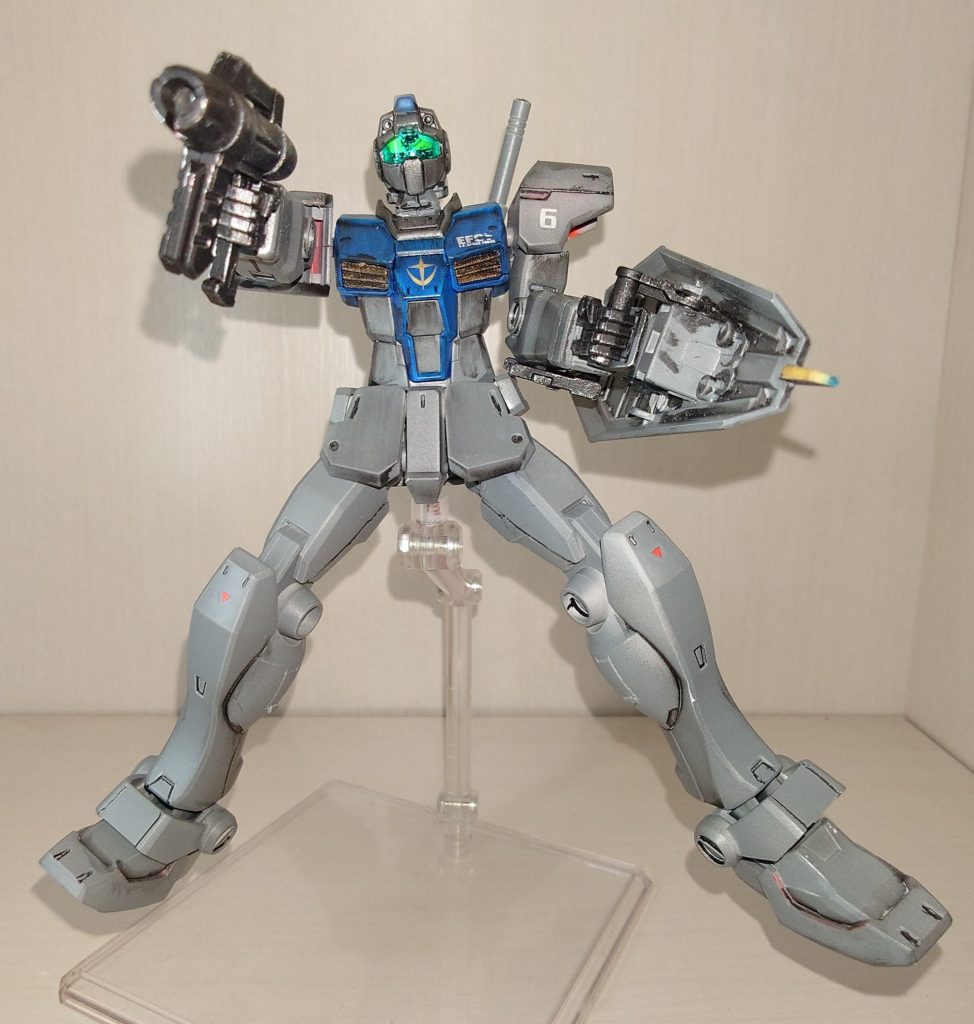 カッコいいポージングは難しいので、劇中の名シーンや箱絵などのイラストを参考にするのが、素人の上達法…多分