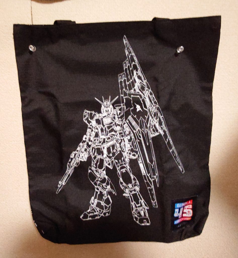 作品名：νガンダム　トートバッグ入手<p>雑誌Smartの付録目当てで購入　使うのは勿体ないので、押しピンで壁に飾りました　特集も拝見しましたが、頭に入らず 　νガンダムカッコいいなぁ　でも作ったことないんですよ　EGかSDでやってみようかな</p>