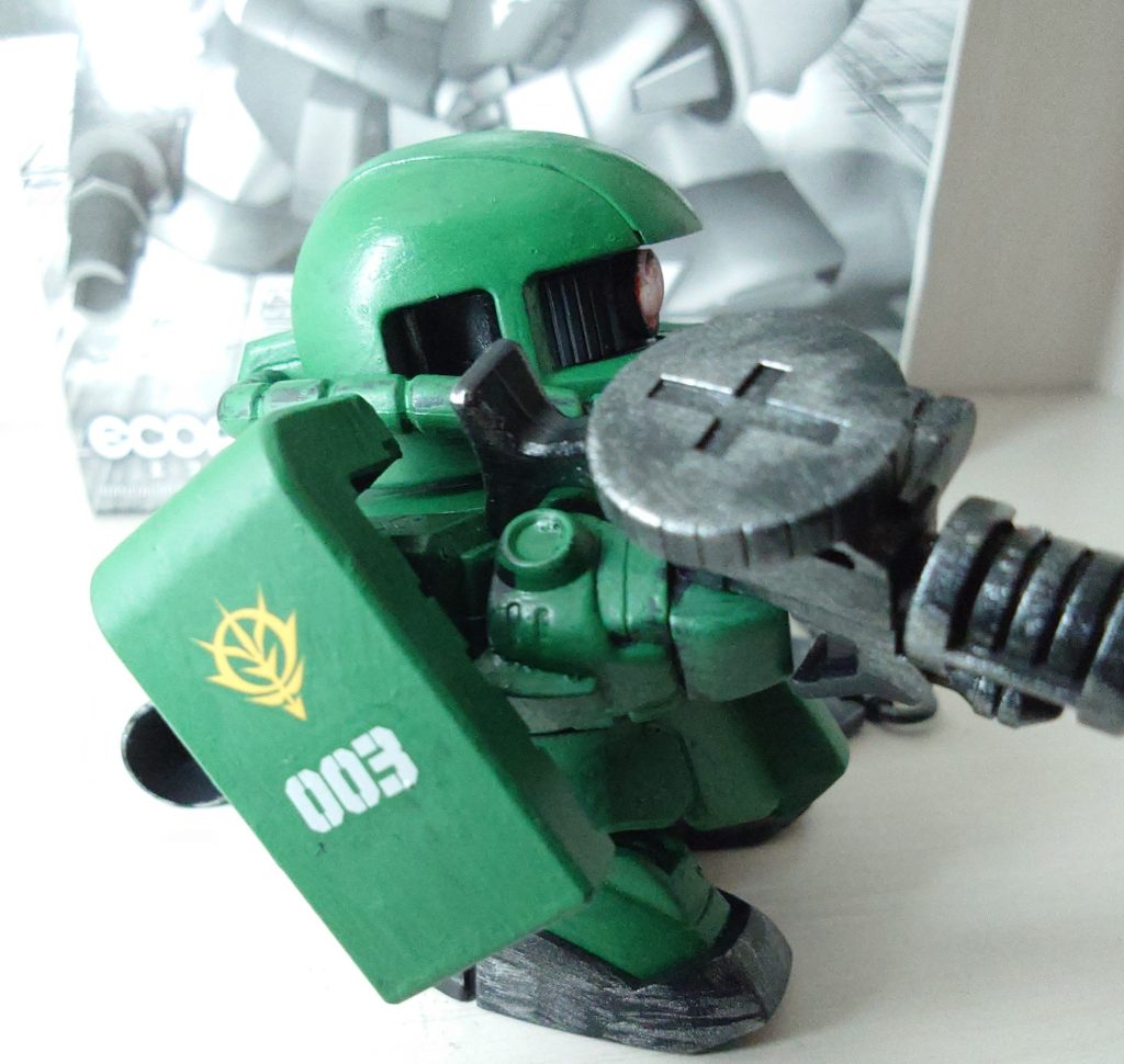 　背中のバックパックのバーニアも別パーツに交換　数字のデカールはアシタのデカールを使用