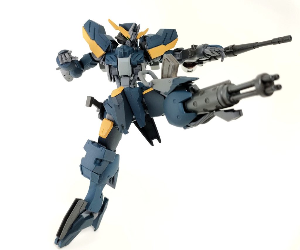 左足はレッグガトリング。失った足を武器に置き換えています。