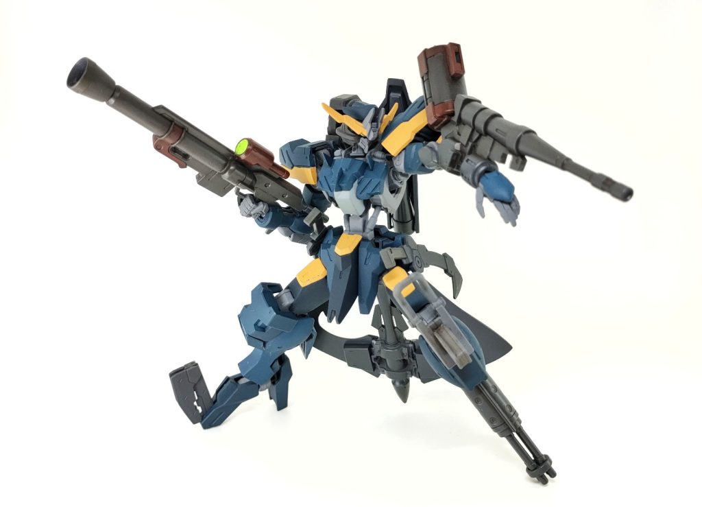 右腕には、小型のダインスレイヴを連射する武器腕が付いています。