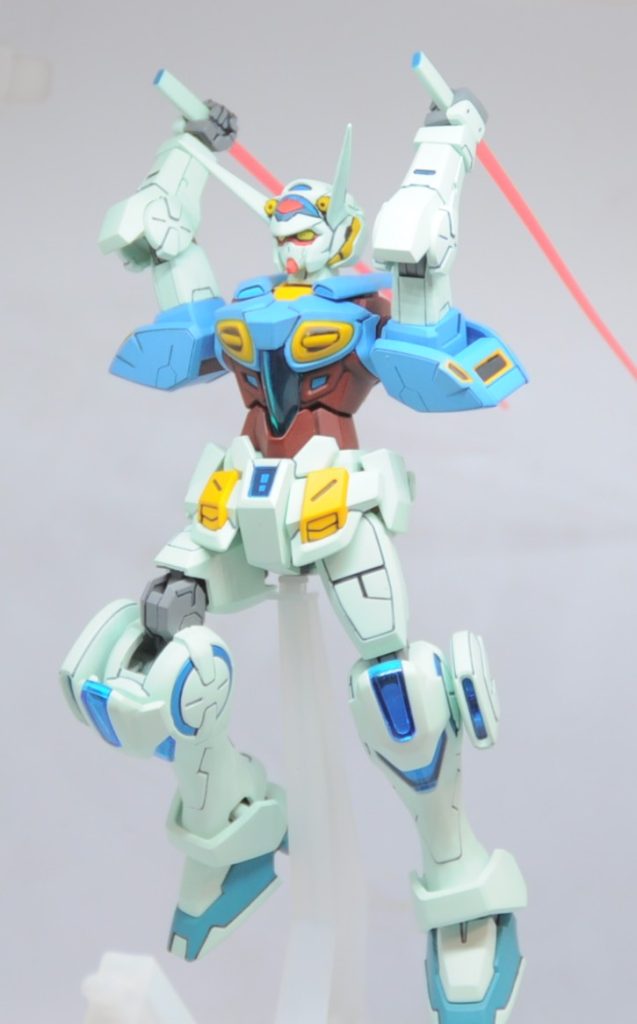 ビームサーベルサーベルの柄の下側は、肩のサーベルラックの発光部と=のはずなので、ここも塗ってみました。