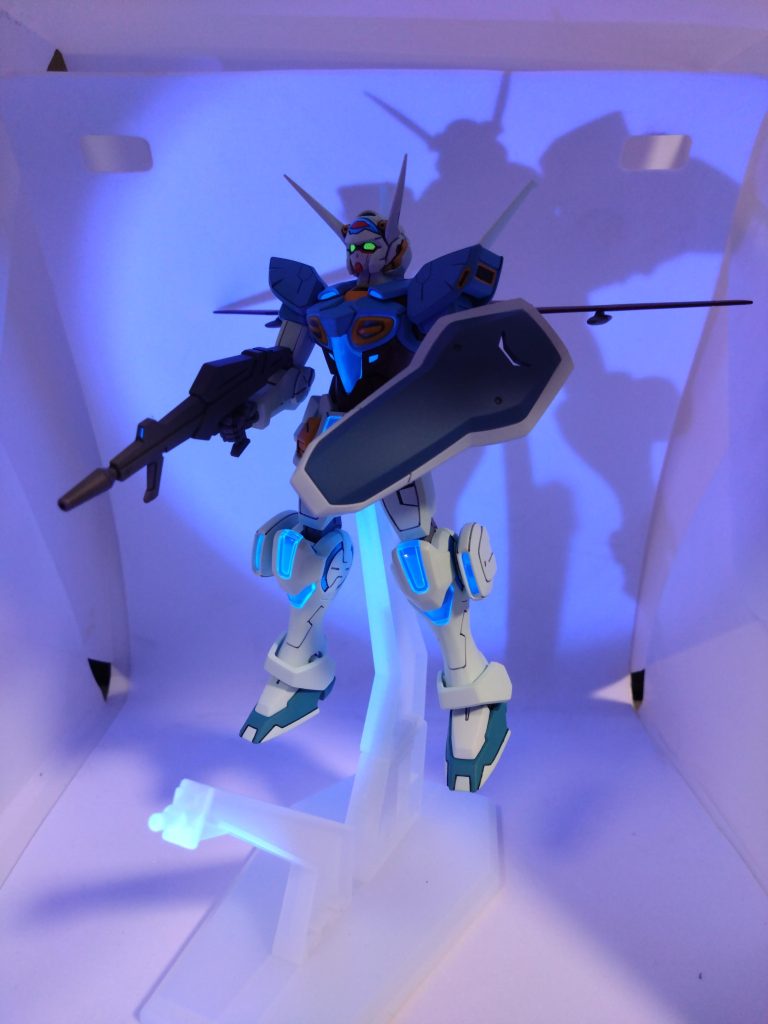 発光蛍光塗料でペカーっと胸の透明フードは、ガイアノーツの透明UVレジンで再現。