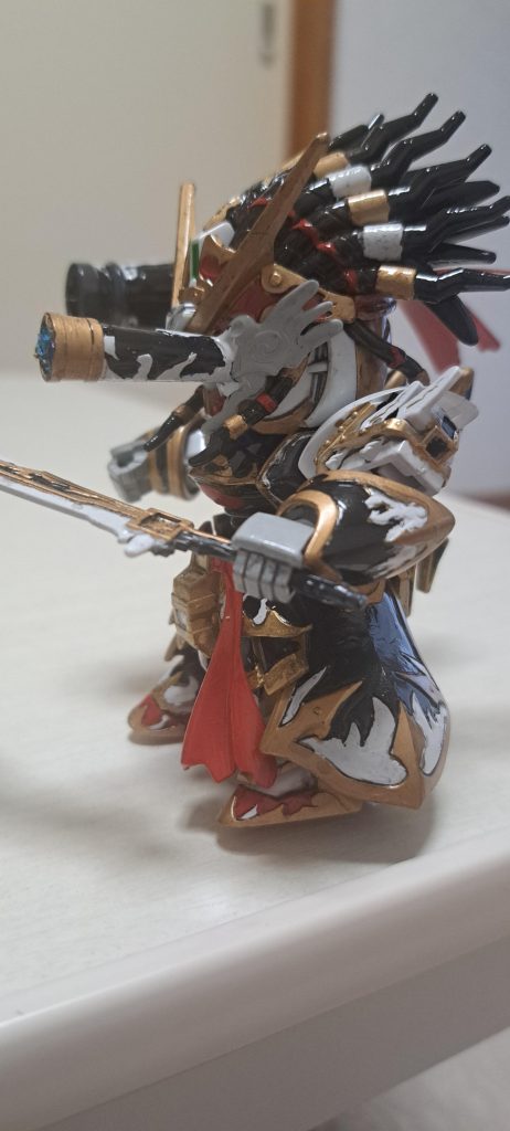 今回はホワイト部はガイアカラー♯71ニュートラルグレーⅠ。SDなら塗装範囲も少ないと思い塗りました。