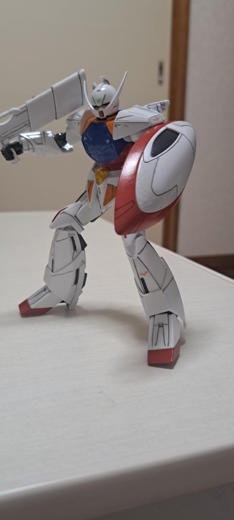 ポーズとってみました。あと少しデカール貼りました。何かしら貼ってないと寂しいかと思い水星の魔女デカールから拝借。