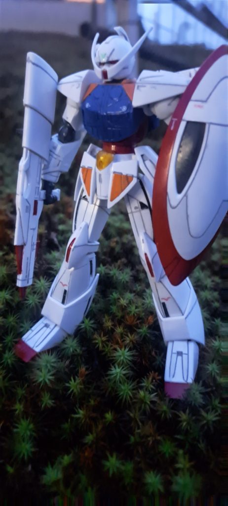 ちょっと感じが良いとこ見つけ雨が上がるの待ってたら辺りが暗くなってきちゃいました。前回は塗り分け苦労したSDキットだったので逆にHGのこちらが息抜きのようです。(ホワイト塗れよ)食わず嫌いがあるように、最初は好みでなくても段々気に入って作りたくなるキットが以外に有ります。ただお店に無いのですが。