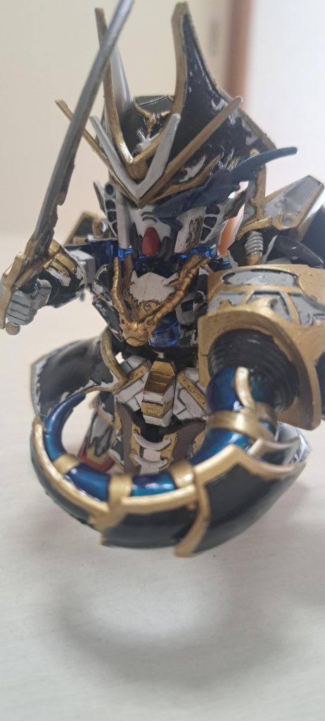 塗り分けが大変ですね。やっぱり。でも集中してる時間がまた幸せ。光沢スプレーでフィニッシュ。