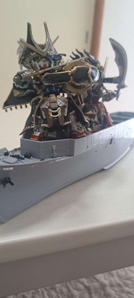 海賊なので船の作りかけと。空母なんですが、挫折放置中。