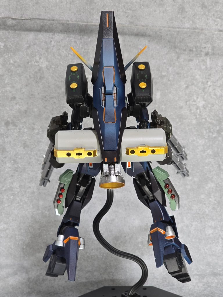 バックショット。継戦能力を上げるためプロペラントタンクが2つついてます。また、フレキシブルバーニアにより機動力もUP!
