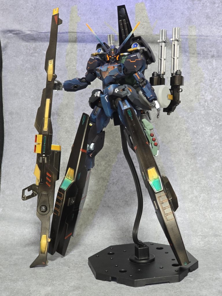 合体後、ガンヴォルヴァは正式に「ガンダム」となり、名称も太陽を意味するガンダムソールになります。夜明けをもたらす陽光となって、夜の闇を貫きます(゚∀゚)アヒャ