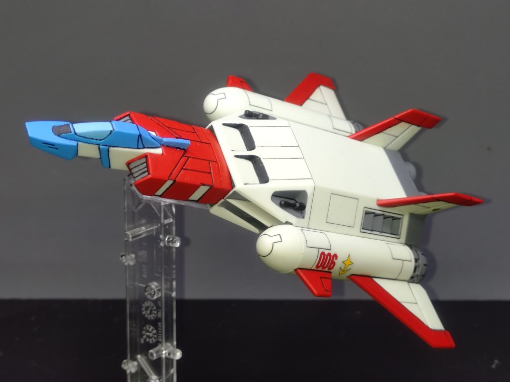 本当、格好良いな…(語彙力皆無)赤はシャインレッド、グレーはニュートラルグレー、コアファイターの機首周りはスカイブルー、コクピット部はライトブルーです。