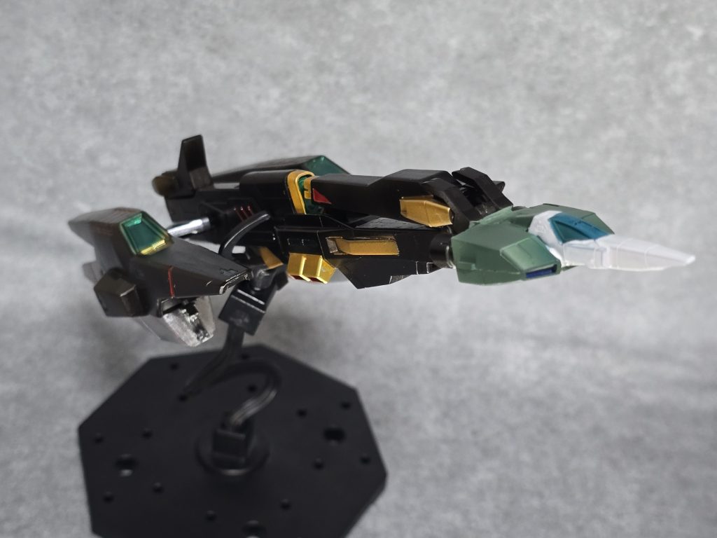 支援機「ギャラルホルン」本機はガンヴォルヴァウーテがコロニー級の宇宙基地を攻略する為に設計された。超威力のビーム砲と高出力ブースターとコア・ファイターで形成され、武装を届けたあと分離、戦線を離脱する。大き過ぎて、全然撮影出来ません(笑)ビーム砲はガナーザクウォーリアから、ブースターはGNアーチャーから奪っています!