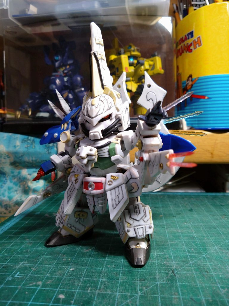 製作途中なんだぜ。ここまでご一読（この文量はご一読かっ？w）いただけた方がいましたら、誠にお疲れ様でしたm(_ _)m天下統一編で敗れた黒魔神闇皇帝。滅びゆく闇皇帝のエネルギーを使って空間を渡り、黒魔神が別世界線の自分を取り込みにやってきた。とか、そんなカンジで。この後。仲間を募り集め、討伐党を旗揚げしてカチコミにいくところまでは妄想してました。w色々と心強い仲間が出てくるんですよ。赤の殺駆三兄弟（ザクアメイジング・ガナーザクウォーリア・ダントンザクⅢ改）とか、龍神導師レギルスとか、鉄機武者ダハックとか。wちなみに、白銀くんはレジェンドガンダムモチーフなんです✌果たして白魔人は、闇の元凶となった己に打ち勝つことは出来るのかっ！？（答え：出来ます）(笑)