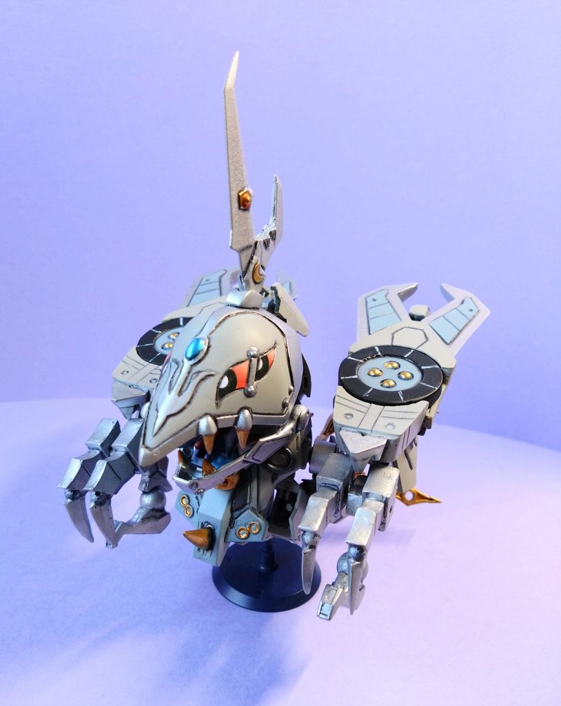 普段はヒトの形をとっているが。怪鳥のような姿に化けることも出来る。