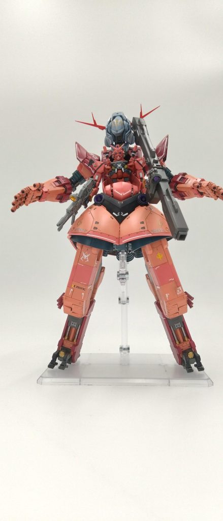 ガンダム強化装備開発にフラナガン博士の第一助手AN野HD明担当し彼の理念完全な人型こそというコンセプトに開発した大型サイコミュ搭載支援ユニット『ジオング』はS級ニュータイプシャア・アズナブルのNT能力と赤いガンダムの性能を最大に活用したユニットでありキシリア・ザビが立案したFSWS『フラナガンシステム&ウェポンシステム』はガンダムの武装・サイコミュ武装・次世代兵装による多数の敵をサイコミュ兵装圧倒的武力を見せるのと同時にニュータイプの活躍により社会的地位の向上という裏の目的達成するためプランであるが・・先に開発していたビット搭載のMAの開発中止しているため今の時代でのサイコミュ技術は不可能とジオン公国国家予算2~3割の開発コストするためむりだと思われたがキシリアとギレンとの派閥争いとジオンの勝利ための半ば強引に開始しようと矢先にシスルナ宙域に突如現れた物体通称シャロンの薔薇の登場により回収・解析したことにより開発中止したビットが早期で成功と薔薇で解析した試作α型サイコミュがガンダム内臓にも成功しほぼ低コストで連邦を圧倒したためFWFS計画のジオングユニットは計画中止しペーパープランで終わりを迎えた・・一人の技術者を除いて