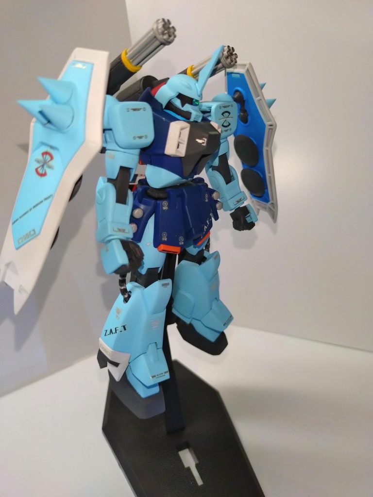 右アングル なるべく劇中使用にしたかっので今回デカールは、控えめ程度にしました。