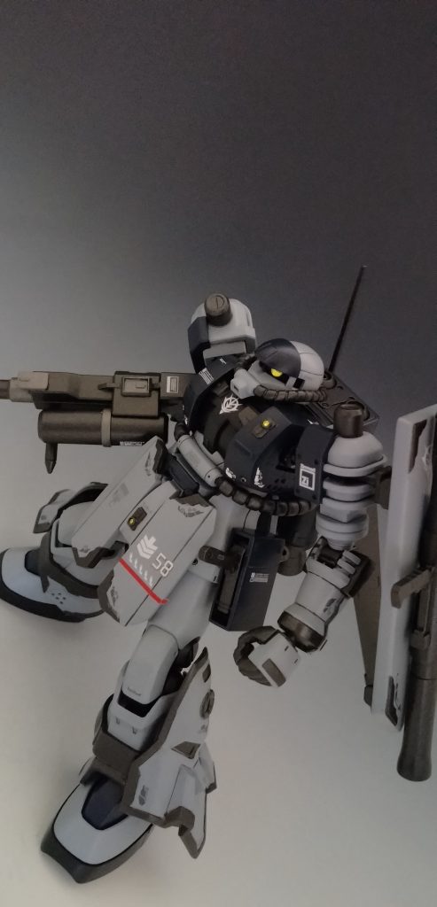 モノアイは他のザクシリーズとの差別化の意味で黄色にしてます。強行偵察型の時に案外黄色のモノアイも悪くないと思いそれからですね。