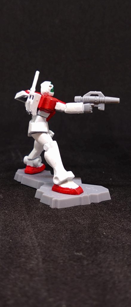 右脇腹も滲みで薄ピンクでしたが、自分に可能な限り手直し写真で見るとランナー跡が目立ちます、ここは削ぎ落としたりすべきでした✂️