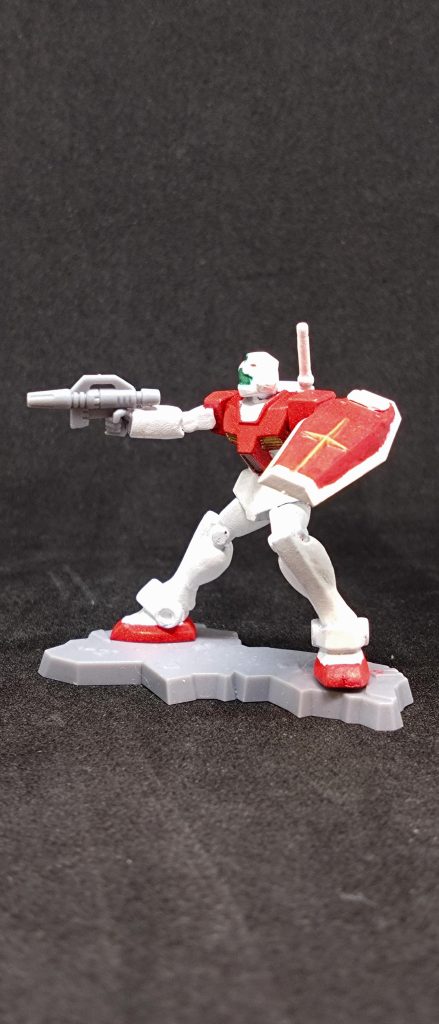 シールドの白枠や十字は修正しましたが、靴の赤部分は忘れてます😅