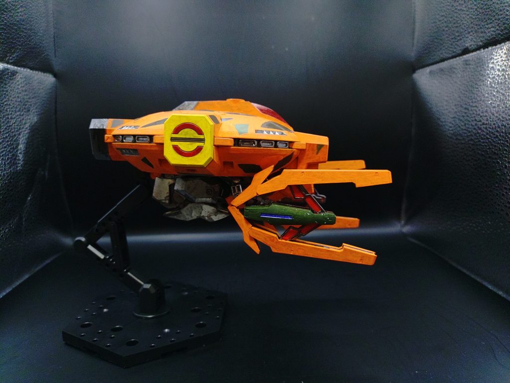 ◯サイドビーム砲をも撃つことが可能な巨大なクローを展開。シールドとしても機能するほど頑丈であり本機の主兵装となっている。