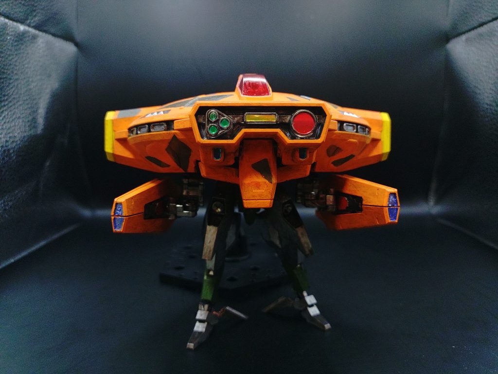 ◯MS形態足を展開した、対MS形態。足のブースターが自由になった事でより自由度の高い移動を可能としている。MS形態でも飛行が可能な本機は、戦場において大きなアドバンテージを取得している