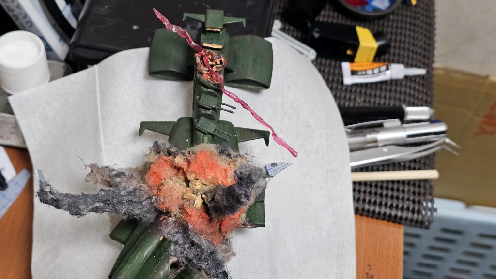 制作中のほうが写真写りがいいですね…。本来これくらい爆発赤いんですが、背景が黒いため赤色が薄くみえてます。