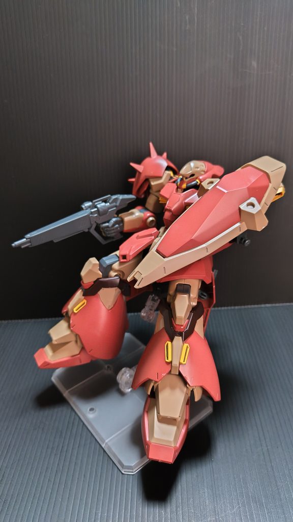 重くて台座がヘタレました……