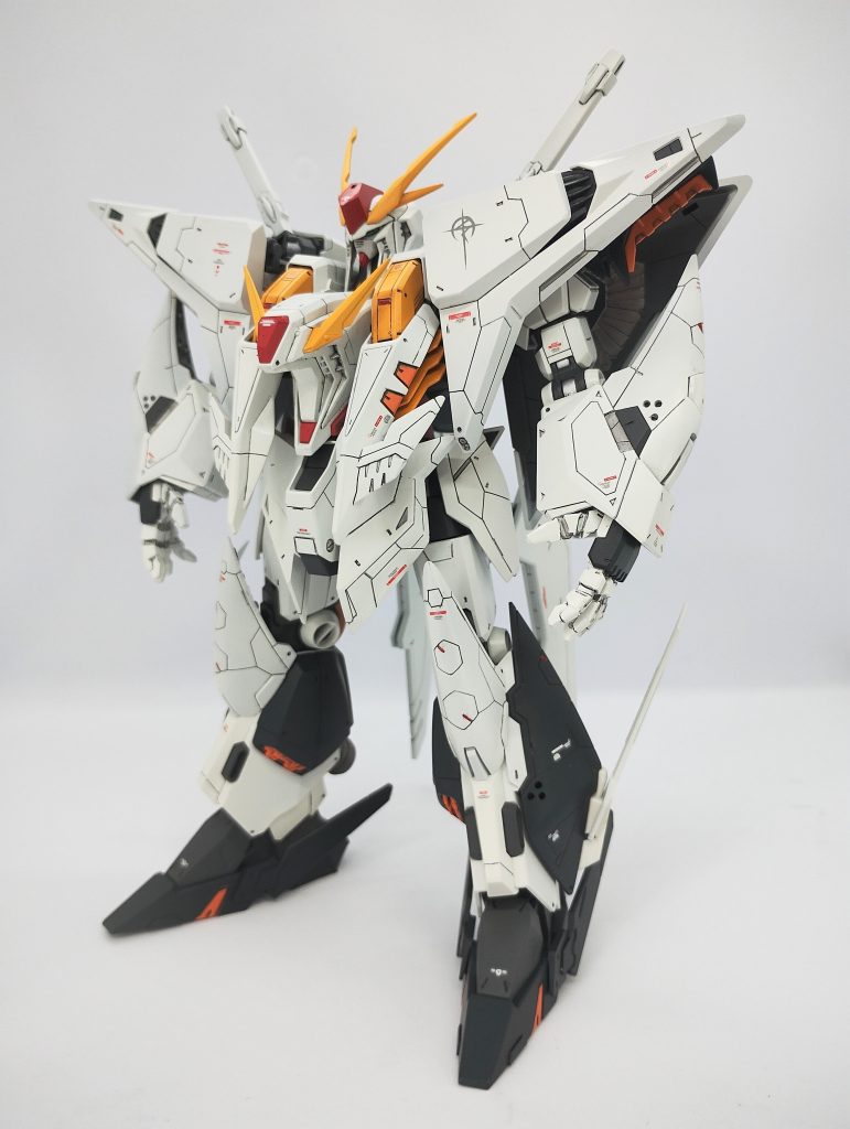 大きな機体なので1/144とはいえ、18m級のMGくらいのサイズ。そのせいもあり、大味な所を極力なくす方向で製作しました。