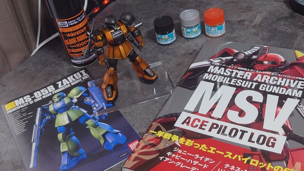 塗装は黒サフ下地にシルバーを吹いてから、スモークグレー、クリアーオレンジ、青鉄色といった感じです。「マスターアーカイブ MSV」掲載の機体はどれもかっこいいのでまた別のキットでも寄せて作ってみたいなと思っています☺️ 以上、最後まで見ていただきありがとうございます🙇♀️