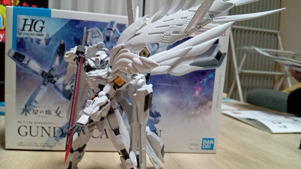 最初の仮組みで大分方向性が固まったのですが、もう少しパンチのある武器が欲しいなということで大剣と太刀が追加になりました。本体の改造は胴、脚部をそれぞれ2mmずつ延長して残りはそのままです。