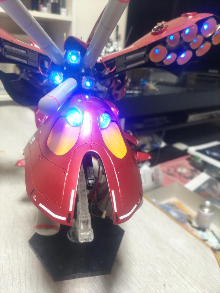 バックショット　3枚　スカートの中は赤　残りは青のLEDで　肩と各スカート部　フルLED化　LED51個（笑）バッテリーは甲羅の下部のプロペラントタンク又はUSB選択にしました 