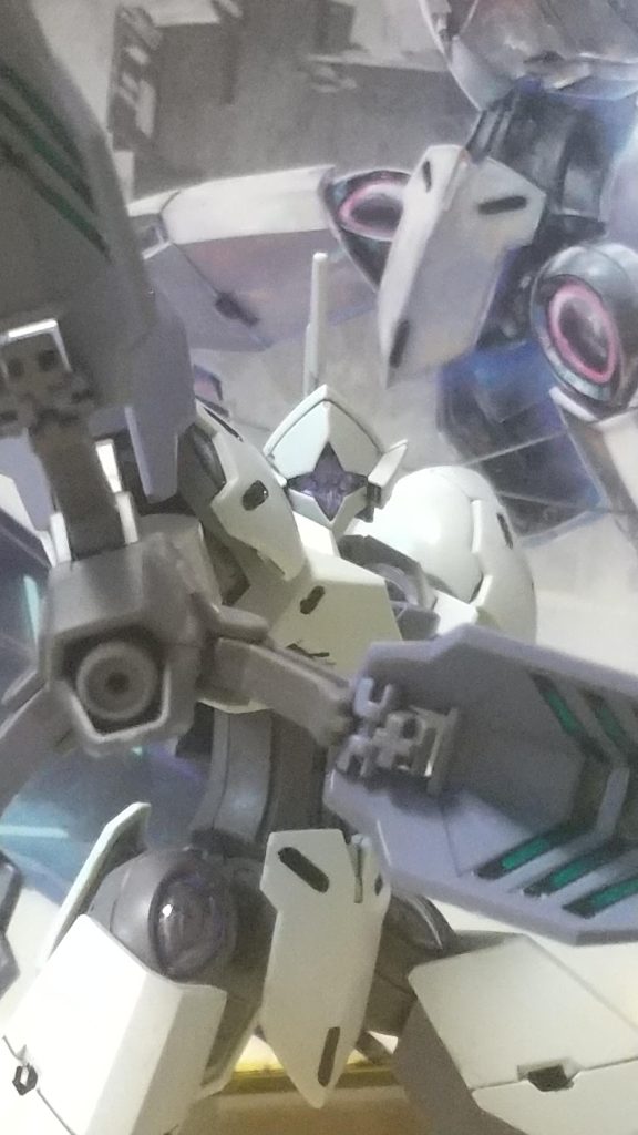 劇中でエアリアルに止めを刺そうとしたシーンなんかポーズ違うな…