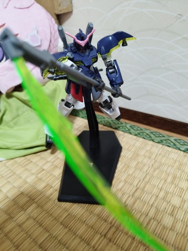 自分はですねガンダムWまったくわかりません!!!じゃぁなぜ買ったんだと思うではないですかそれはですねただかっこよかったこの1つですうちはほぼジオンしかいないけどかっこいいは正義なんで買いました