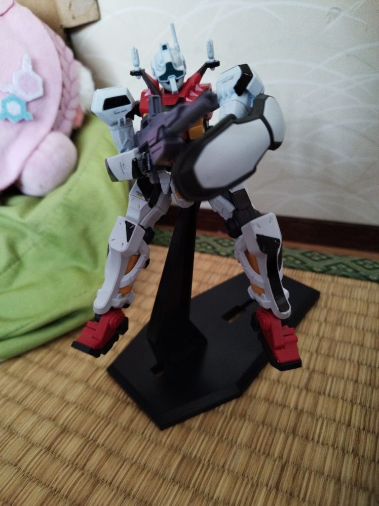 銃はガンダムマークIIのライフル、ロングビームライフル（名分からないから勝手に付けた）ジークアクスの盾、そしてビームライフル2丁