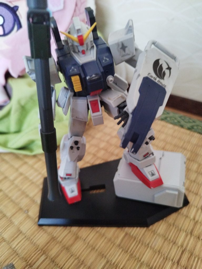 この陸戦型ガンダムはかがやき撃ちは残念ながらできません！！！ハンドパーツいろいろ…なくなってますw全部のハンドパーツなかったら壊れたジオラマにするつもりでしたハンドパーツあってよかったぁ