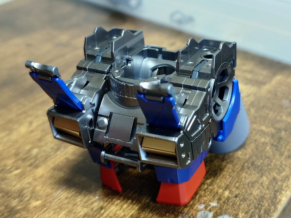 金属感を出したフレームや