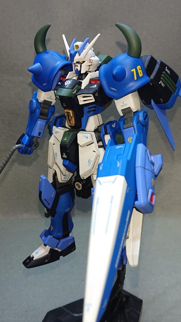 頭部       :ストライク胴体       :ラヴファントム腰部       :ラヴファントム肩        :グフ腕部       :右 グフ           左 グフ+イージス脚部       :ストライクバックパック:オリジナル武装       :オリジナル武装(イージス)           ヒートロッド(グフ)           クスィフィアス3レール砲(ラヴファントム)           カリドゥス複相ビーム砲(ラヴファントム)