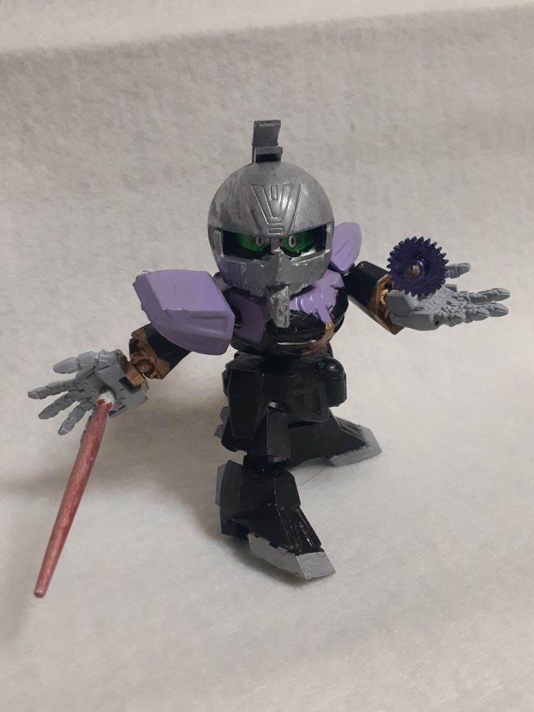 「総統はあの方のみ! 騙るもの、紛いものはすべて殲滅しよう!」かつてスダ・ドアカワールドに墜ちた“総統”と冥光騎士の一人が出会った運命の存在。悪の因子に侵され育った存在が、世界に解き放たれた!===============================武者ターンエーに無理やりCSフレームを移植して可動範囲と頭身を何とか上げています。両手はHハンズの1/100用の大型のものを対応しました。関節のボールジョイントの大きさと、あと不気味に大きい手が恐怖を誘うかな、という意図です。ビームソードは適当に拾ってきたジャンク品に、シルバー塗装をしてからのガンダムマーカーホロ塗装をとりあえずしてみた感じですが、何とかイメージ通りになりました。バグはミニ四駆のギアパーツをメタリックパープルで塗装というお手軽仕様です。ランナーをギアの穴と手のひらの穴で接続して、持っているように見せています。