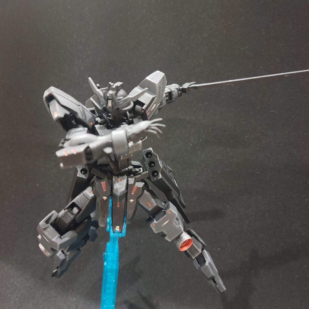 バックパックのバインダー？が無くなったので派手なポージングがしやすくなりました、結構干渉してポロポロ落ちるんすよねアレ