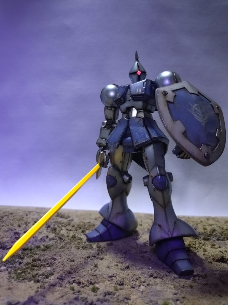 騎士ぽいデザインなので金属の鎧を纏っているようなメタリックに塗装し、それっぽい盾で持たせれたら・・・からスタート、より騎士のイメージになるようにシールドを手作りしてみるチャレンジをしています。