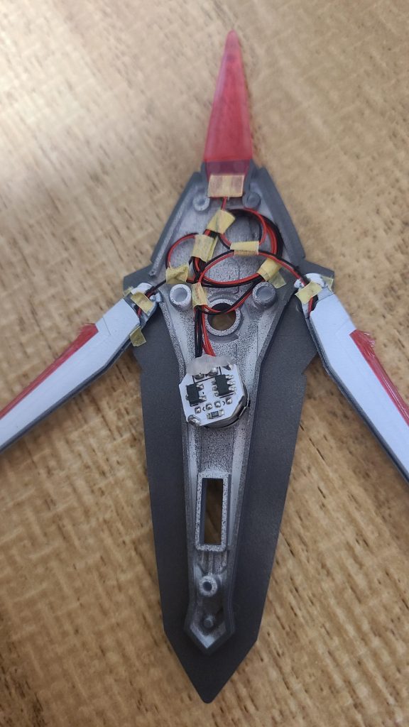 シールドも3分岐の磁気スイッチLEDを埋め込み。配線収納に苦戦…