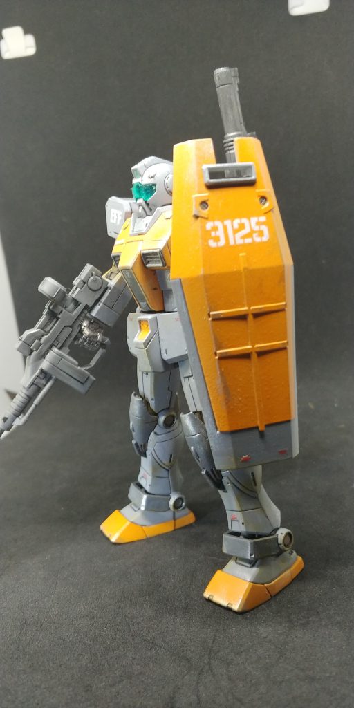 付属のデカールは最初の数ヵ所で失敗して途中で断念、全部貼らず💧 