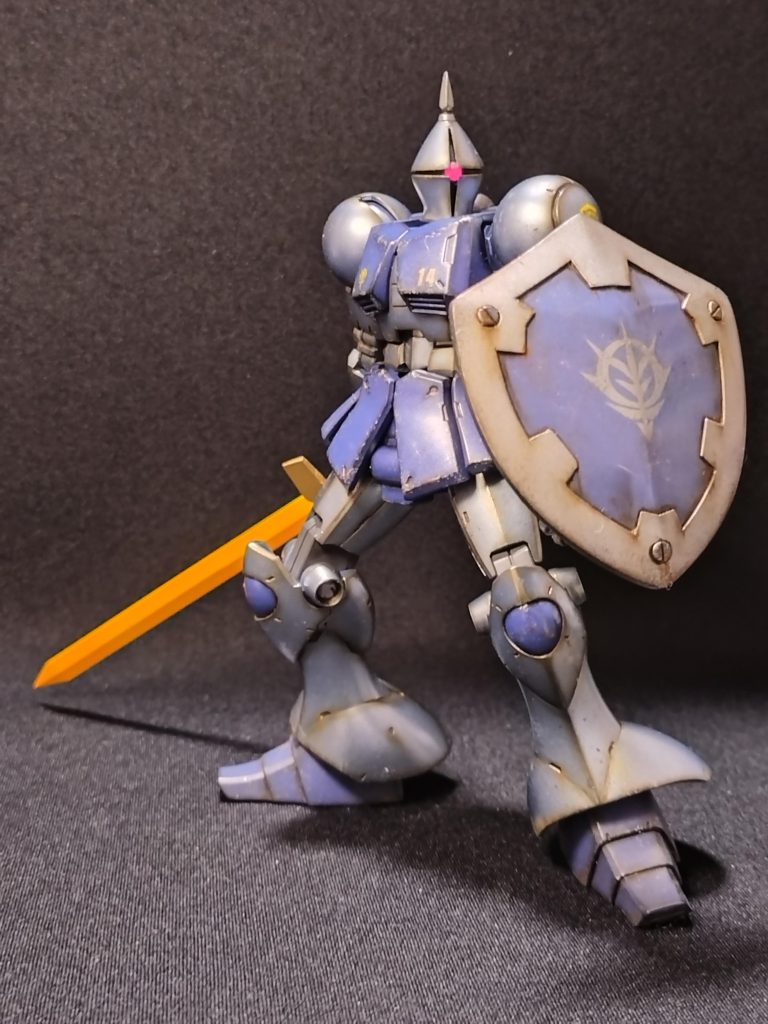 よく遊んでいるゲームのキャラクターの技『大回転斬り』をイメージしたポーズ!本家はもっと低い構えですが、このキットではあまりしずめませんでした。