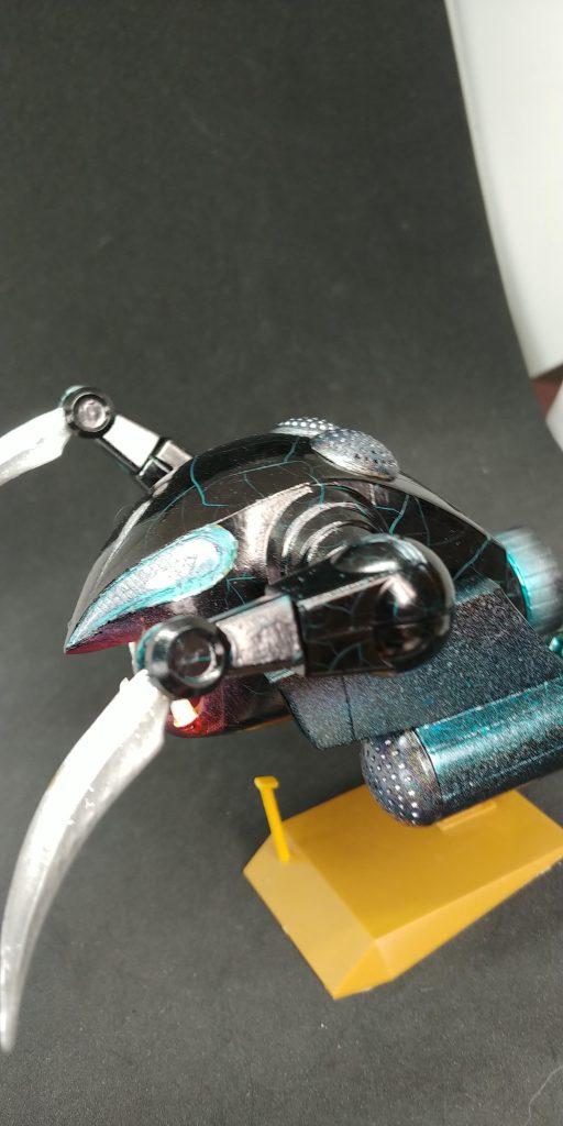 肩は市販のボールジョイントにしたんで動かしてたら撮影時に折れて接着、この状態で動かさない様に💧