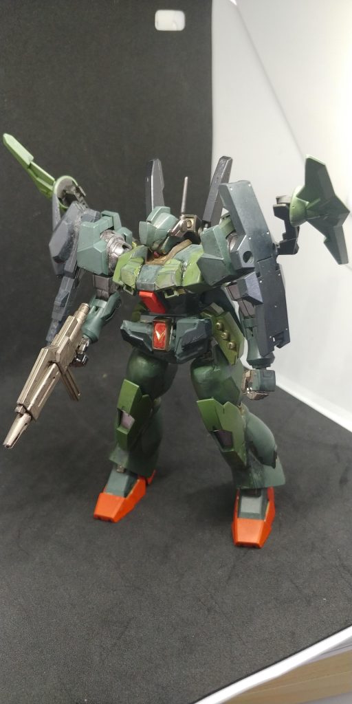 今回はジオングレー、ザクダークグリーン、ファントムグレー、ブラウングリーン、ホワイトゴールド、シャアピンク、ヘビーガンメタリック、ロイヤルメタレッド、メッキシルバー