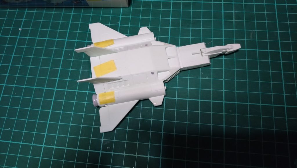 流石に旧キットほぼ無色だけどキットの出来はさすが(gundam-kao2)塗分けが厳しかった・・