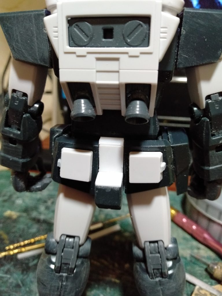 あと、地味に後ろのランドセルのバーニアノズルも、キットの不要パーツから、可動できるように改造してます。動かなきゃ、何にがMGなんだかねぇ?プレバン限定なのにさ。